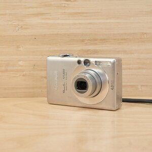 Canon PowerShot SD300 Digital Elph 4MP Digital Camera Tested Working